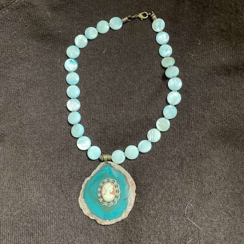 Cameo pendant necklace